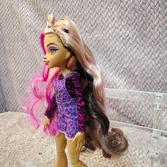 Monster High's Clawdeen Wolf Doll - Picture 4 of 8